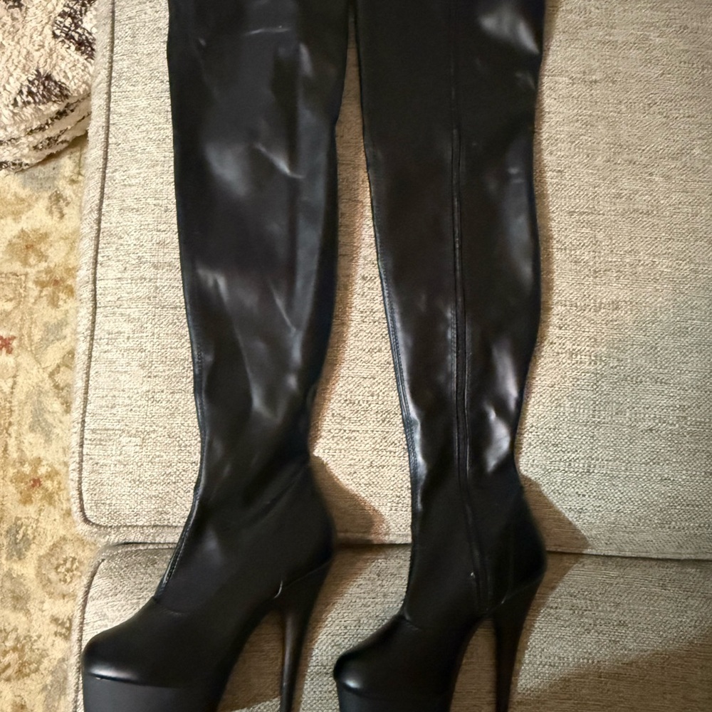 Elegant Black Over-the-Knee Boots